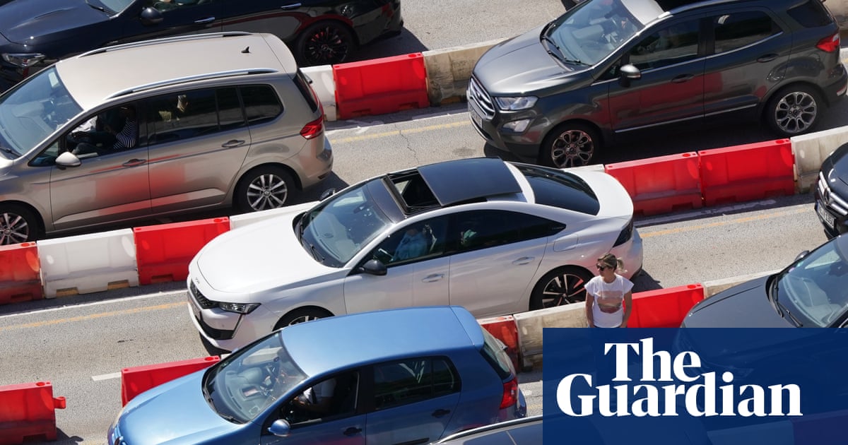 Bank Holiday'de rekor trafik ve Dover'da sınır kontrolü gecikmeleri bekleniyor